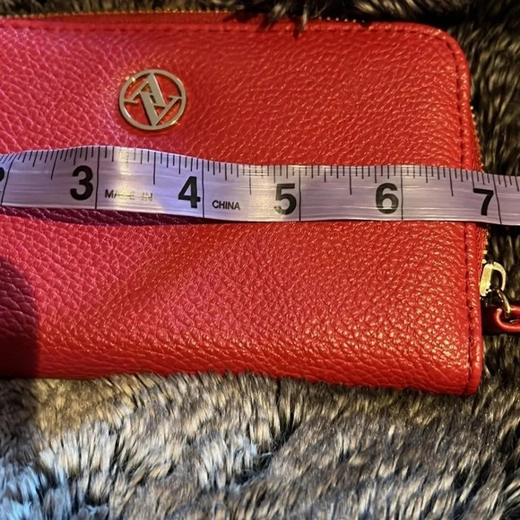 Adrienne Vittadini Red gold tone logo long zipper Pull Wallet - Picture 5 of 12